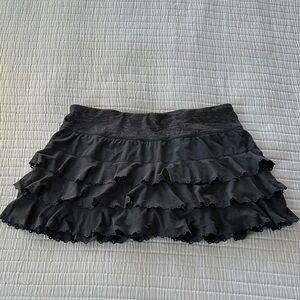 Lululemon gray tiered skort, size 6